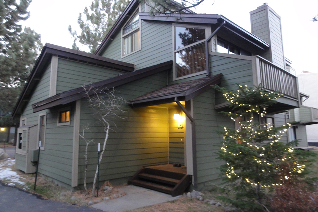 Front Entrance of Mammoth Sierra Townhomes